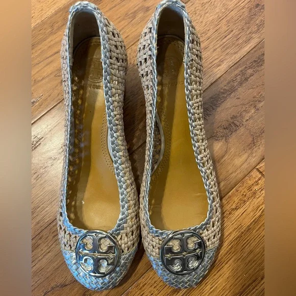 Tory Burch Chelsea woven leather pumps in light taupe and metallic silver sz 8 - Picture 4 of 7